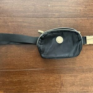 Lilly Pulitzer Black and Gold Crossbody Bag